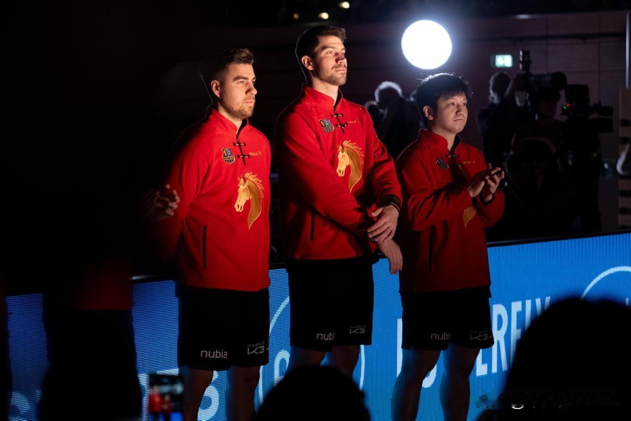 2月16日，小弗队长更新动态，并配文“Team! We keep going”。