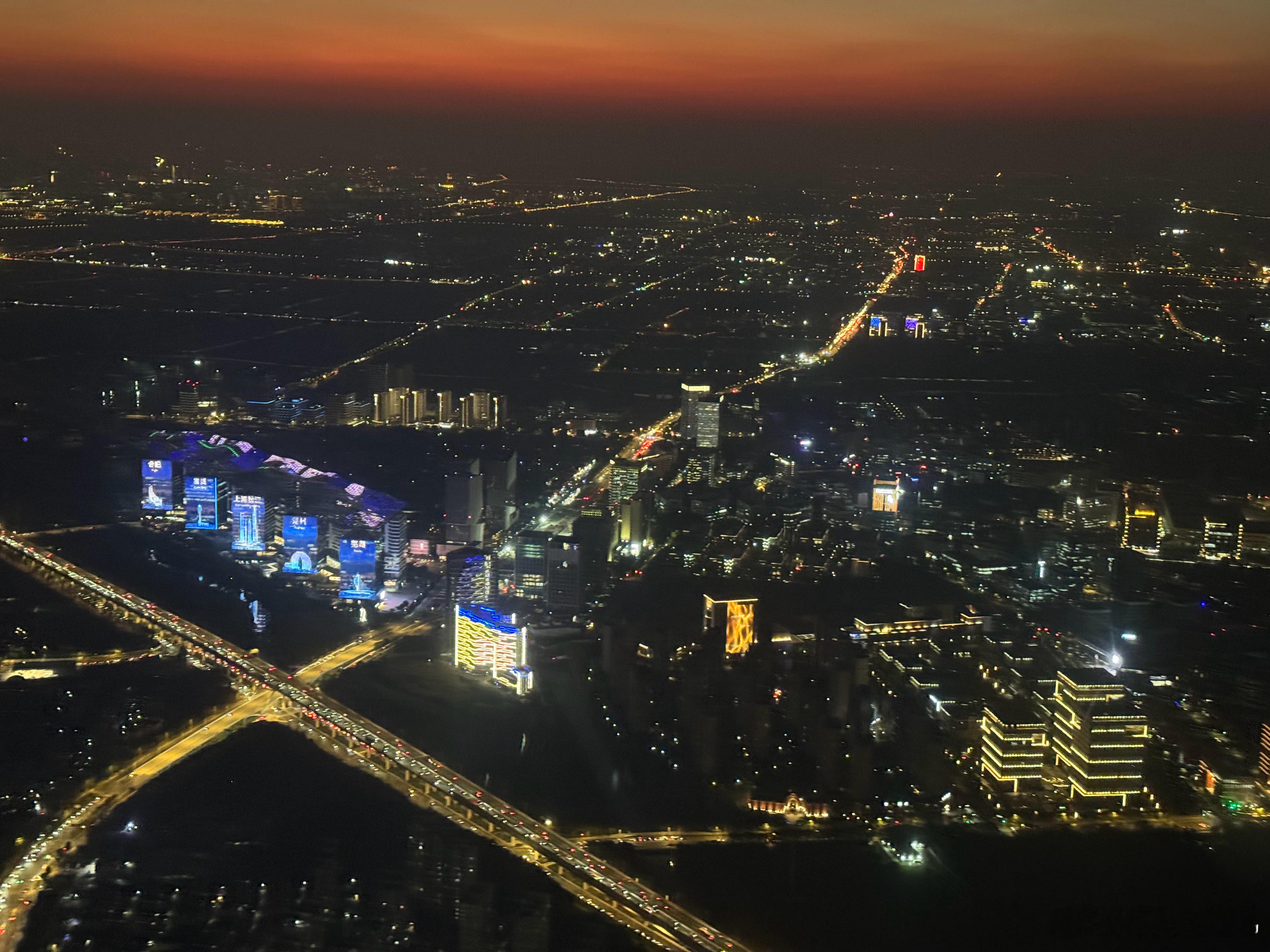降落魔都，夜景真美。