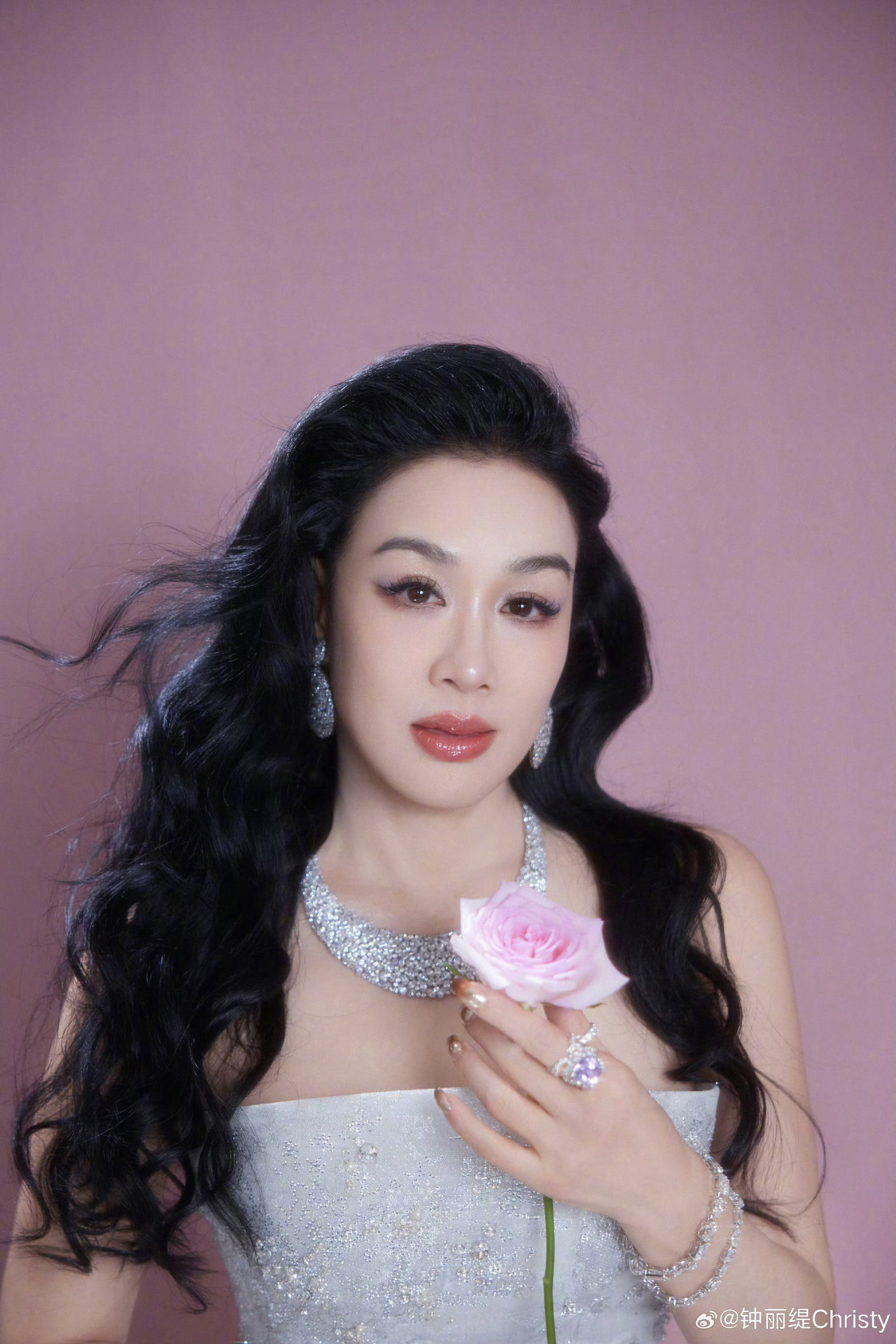 钟丽缇发文回应女儿争议钟丽缇就女儿考拉争议道歉近日，钟丽缇小女儿考拉在社交平台发