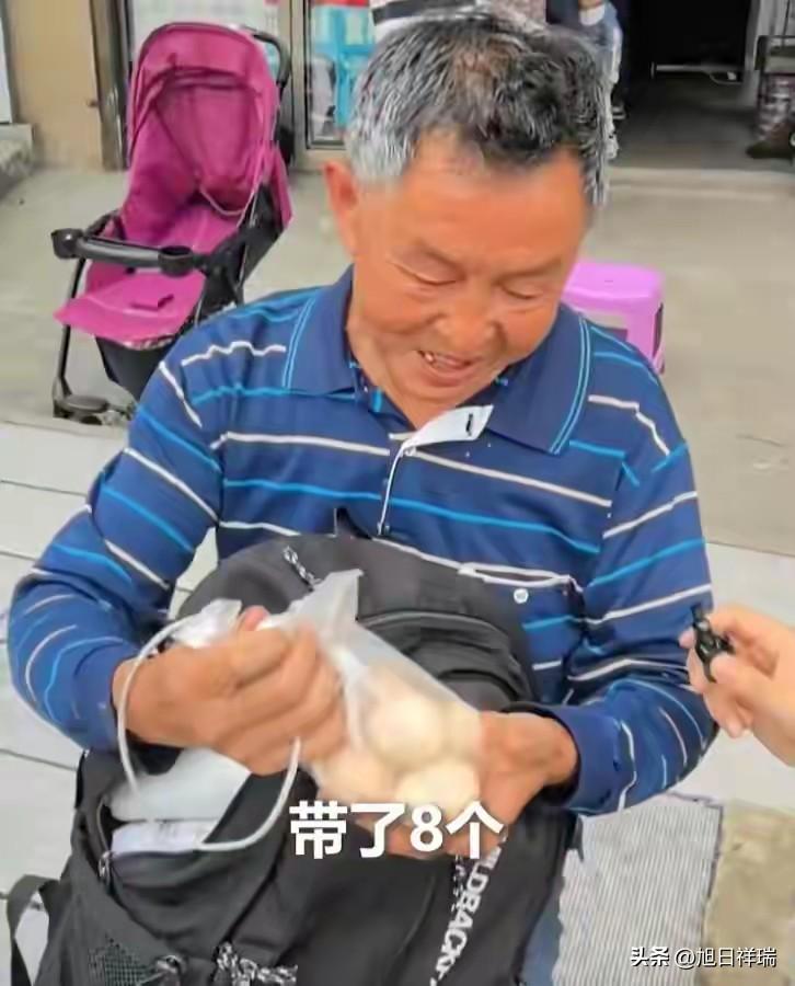 2026年6月9日下午5点，湖南新化一中考点的最后一门科目刚交完卷，校门口一位白