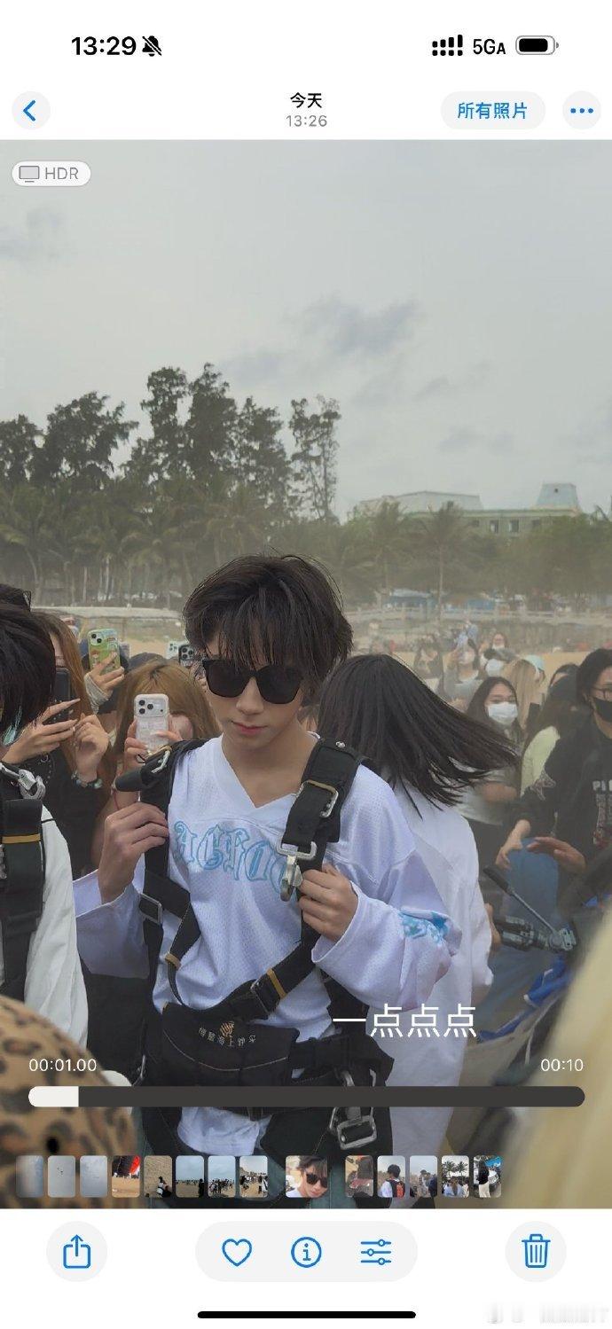 张万森天上下小孩了 张万森下小孩了 小四代居然去体验跳伞了  