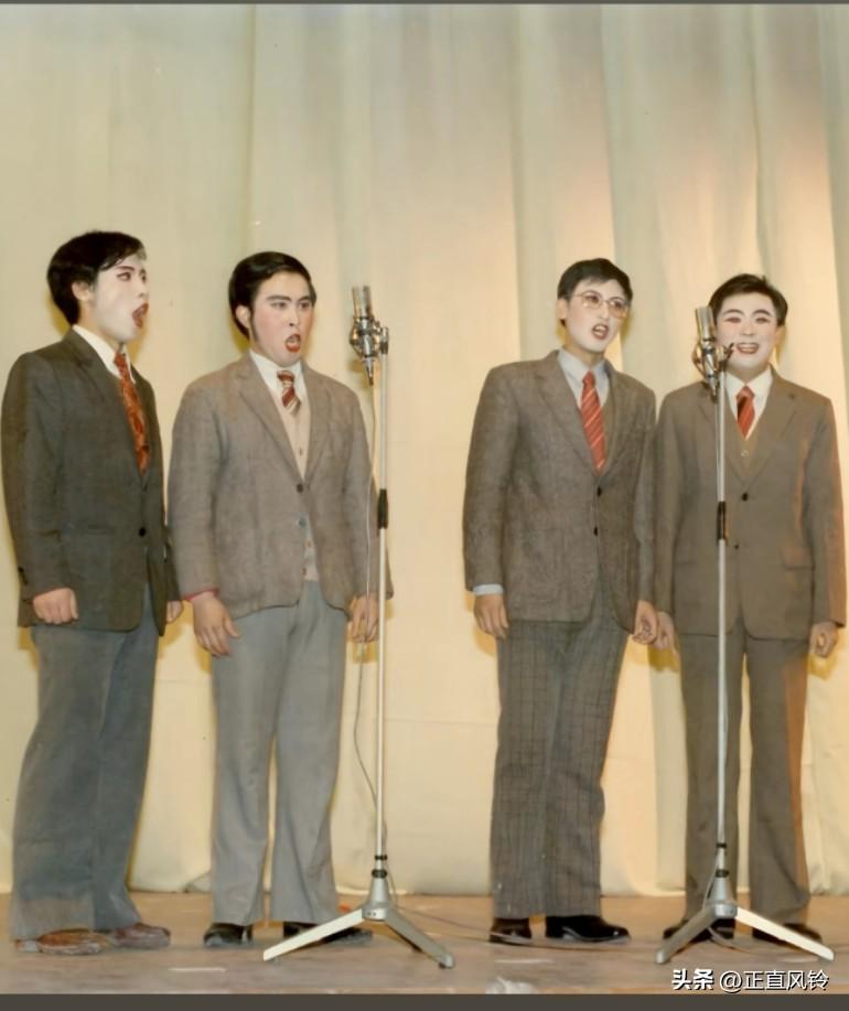 四十多年前，第三军医大学樊教员，参加男声4重唱，据说这个妆容是这样流行的
那个年