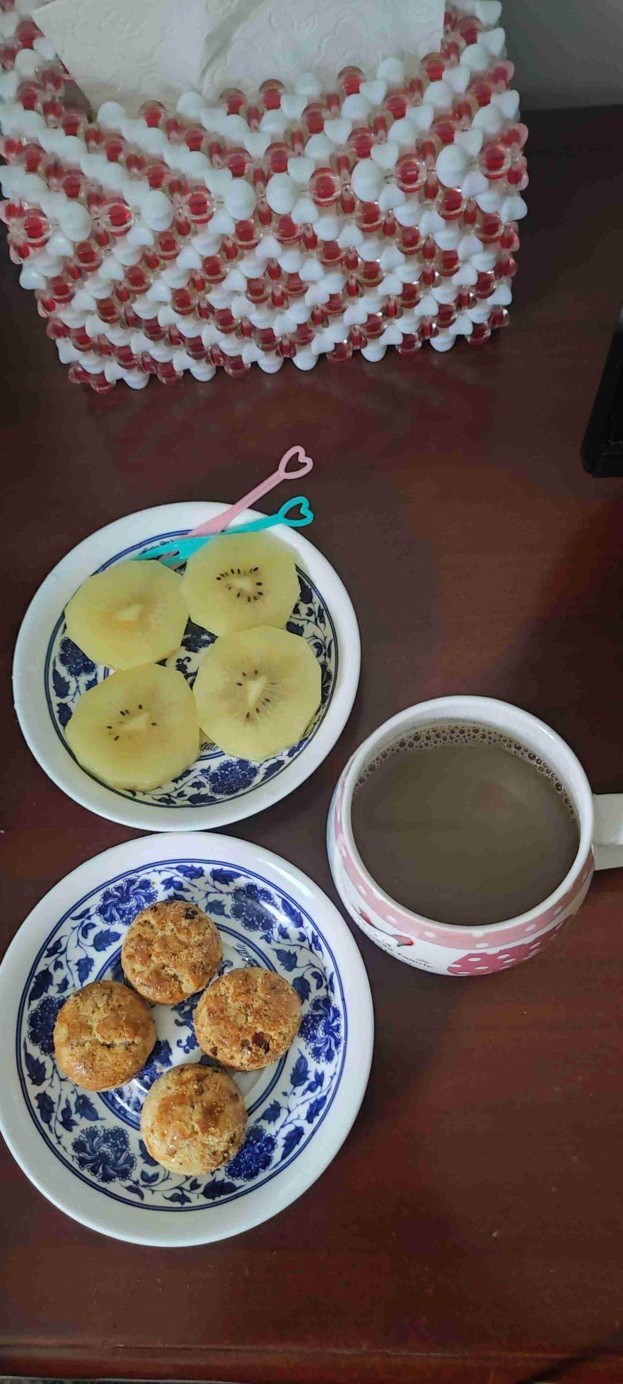 我的今日状态：😁轻松愉快
我这里的天气：☁️阴天
天气不好，在家享受慢节奏生活