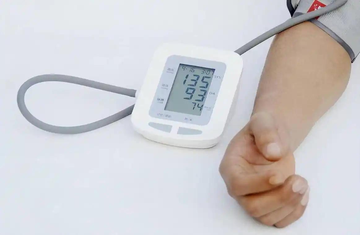 高血压和睡觉有关？医生提醒：高血压患者，睡觉牢记3不要
老张血压控制得好好的，咋