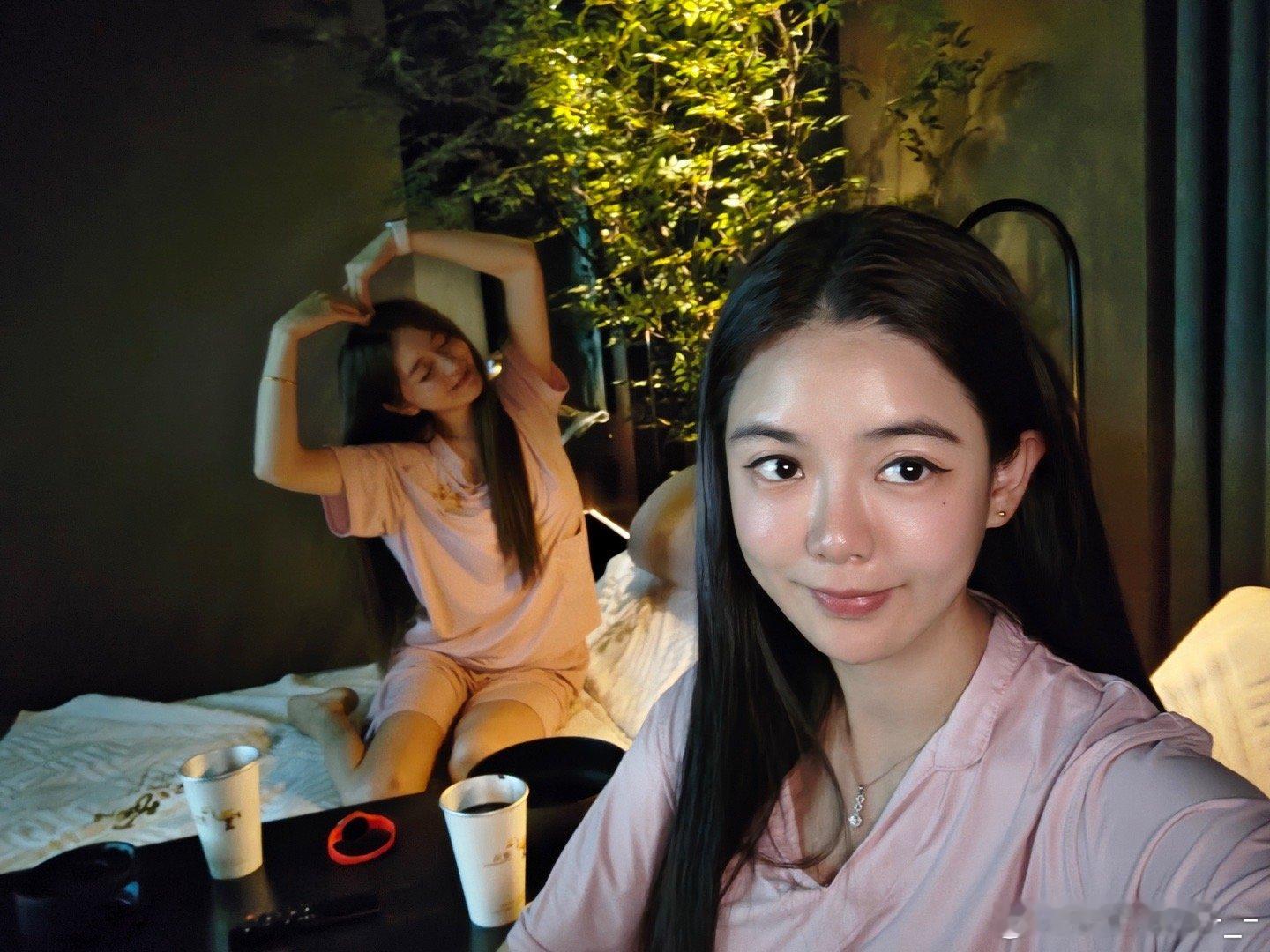 现在累了就跟姐妹精油开背欧尼茜茜