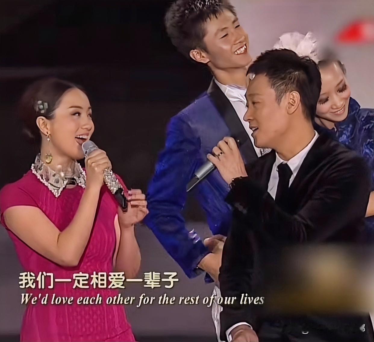 朱媛媛生前与丈夫辛柏青合唱“幸福两口子”，多么温馨的场景，多么浪漫的两口子，夫妻