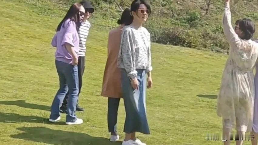 文笔挑战，诚邀文友们前来对下联。本上下联均为原创。

上联:互动支持同进步
下联