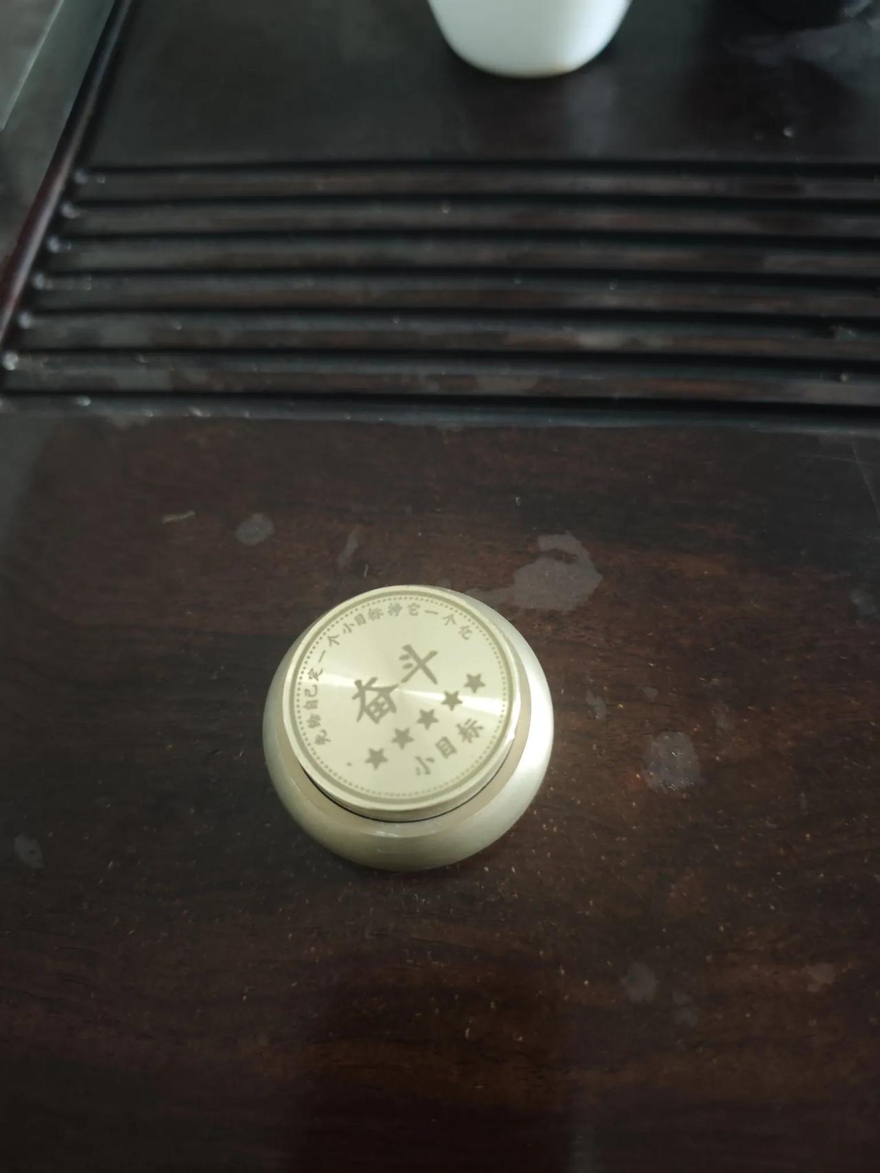 这世界，挣扎的人远比我们想象的多。
穷，是一种病。
很多人在挣扎，但多余动作很多