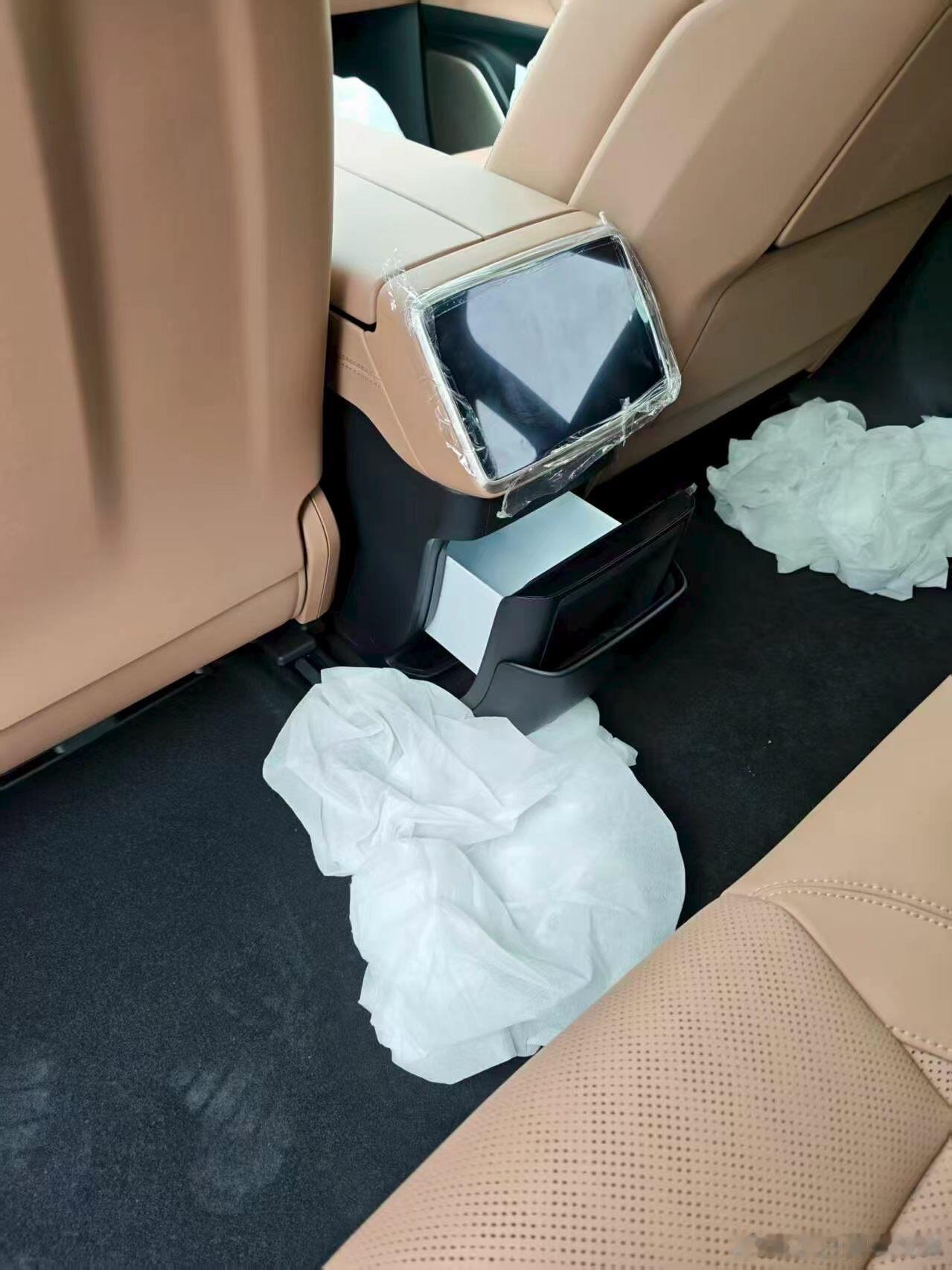 乐道L60 这波升级除了辅助驾驶上了激光雷达和神玑芯片外，还加入了后排吸顶屏和车
