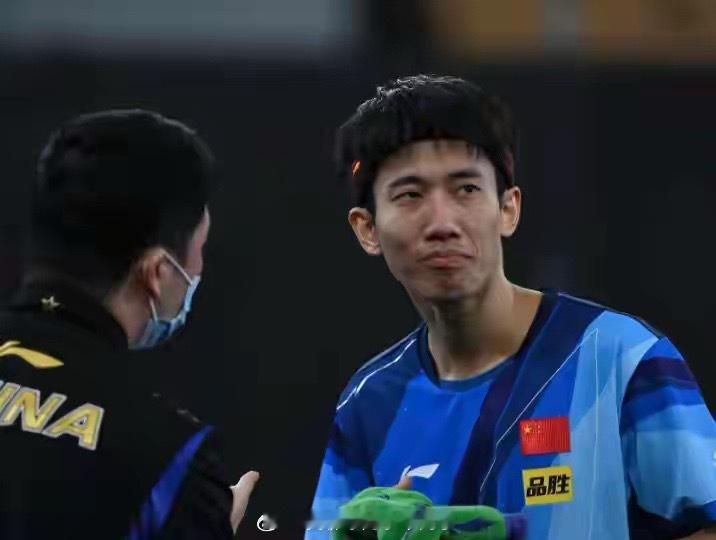 乒乓全锦赛：首场大翻车！战将0:3遭“剃头”，莎头组合来势汹汹真正的王者，从不怕
