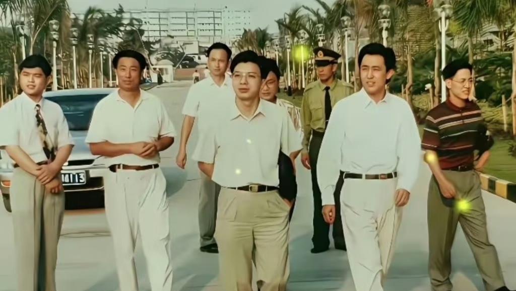 许老板当年确实是个帅哥

90年代，刚到深圳发展的恒大许家印的照片。当年真的是个