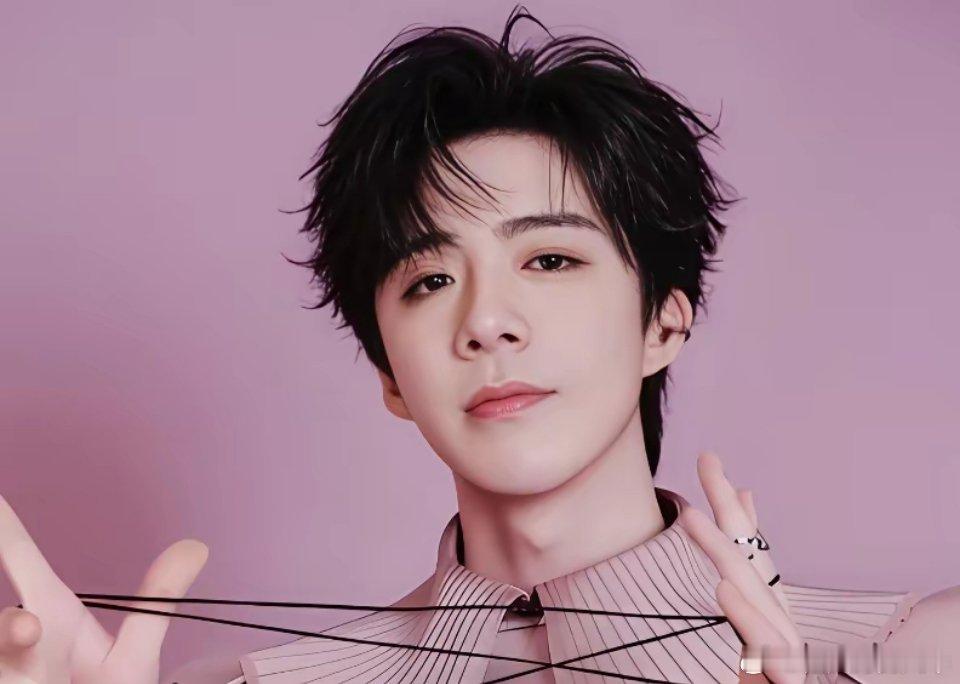 明星送礼全是大手笔，刘宇宁送任贤齐家乡特产丹东草莓，一个个又大又红又新鲜，都快有