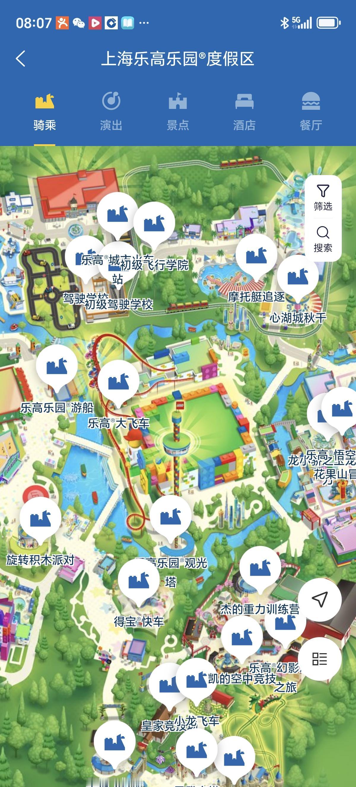 上海乐高乐园看上去，人流量非常大。光每天的学生秋游，就成千上万。上海有120万左