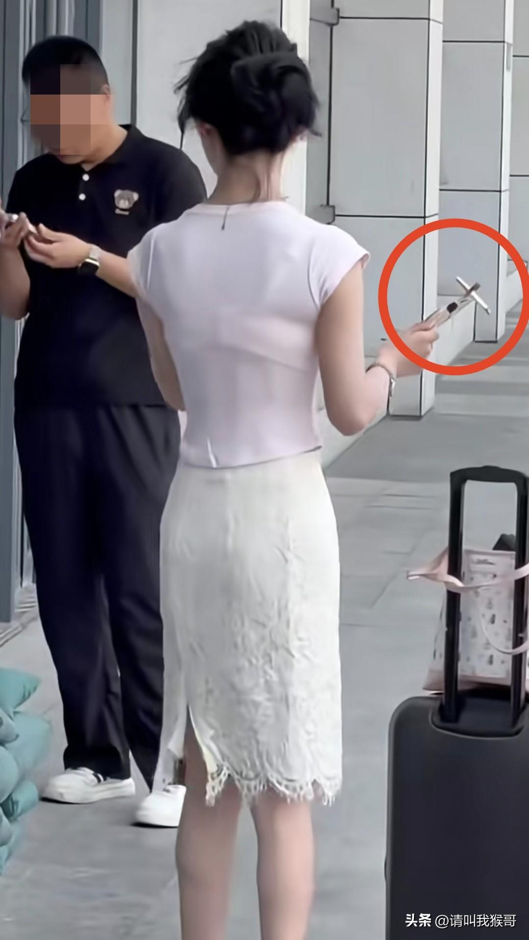 抽烟都有专用的夹子了？还是第一次见