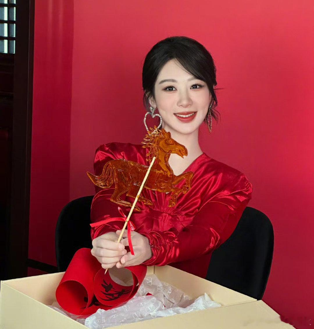杨紫 yz杨紫 我甘心做一粒失重的尘埃，被你的引力温柔捕获。