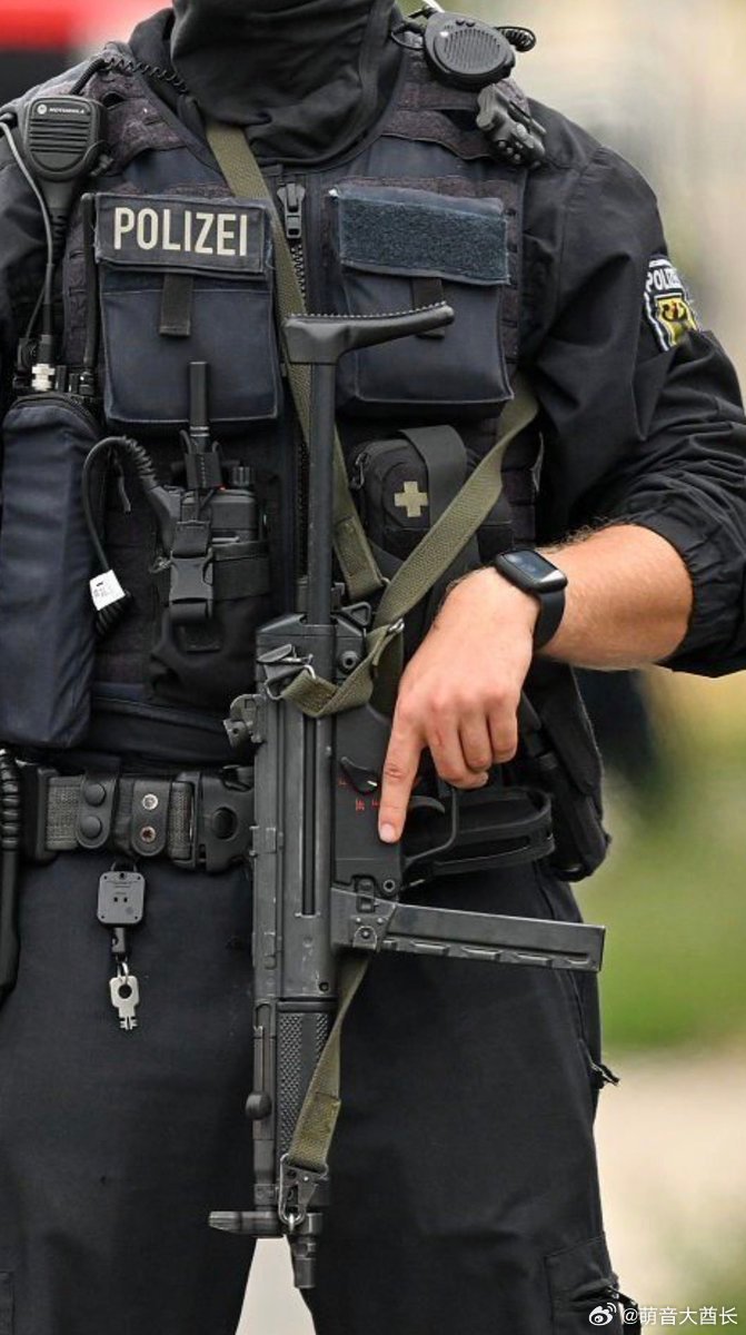 早期生产的 MP5A3 在使用中。海外新鲜事热点观点