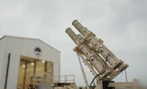 伊朗现在已经准备好硬刚美国了！当地时间1月14日，伊朗伊斯兰革命卫队航空航天部队