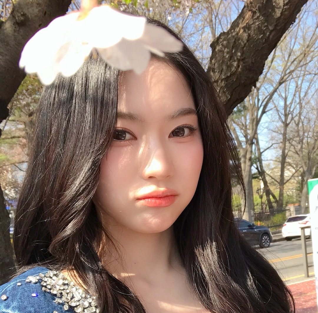 pretty girls 🌸☁️ *  *Seeun & ISA 