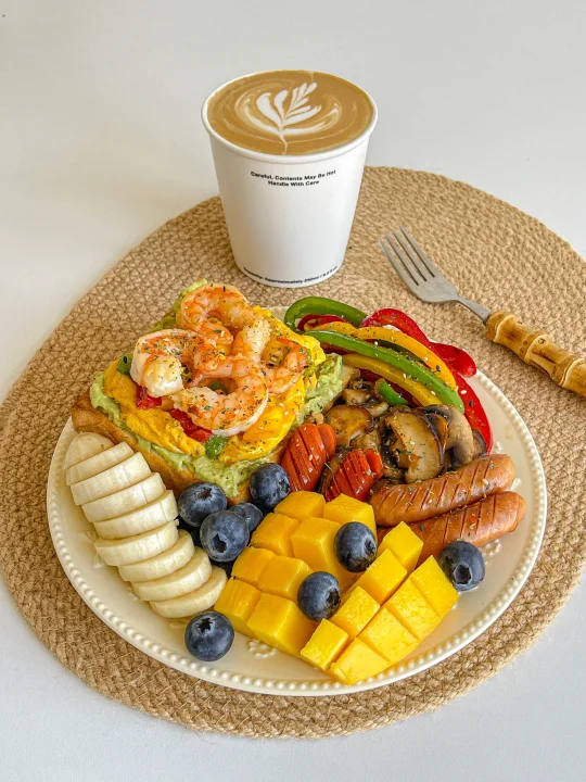 元气早午餐🍳吐司三明治彩椒烤肠拼盘🥪拿铁