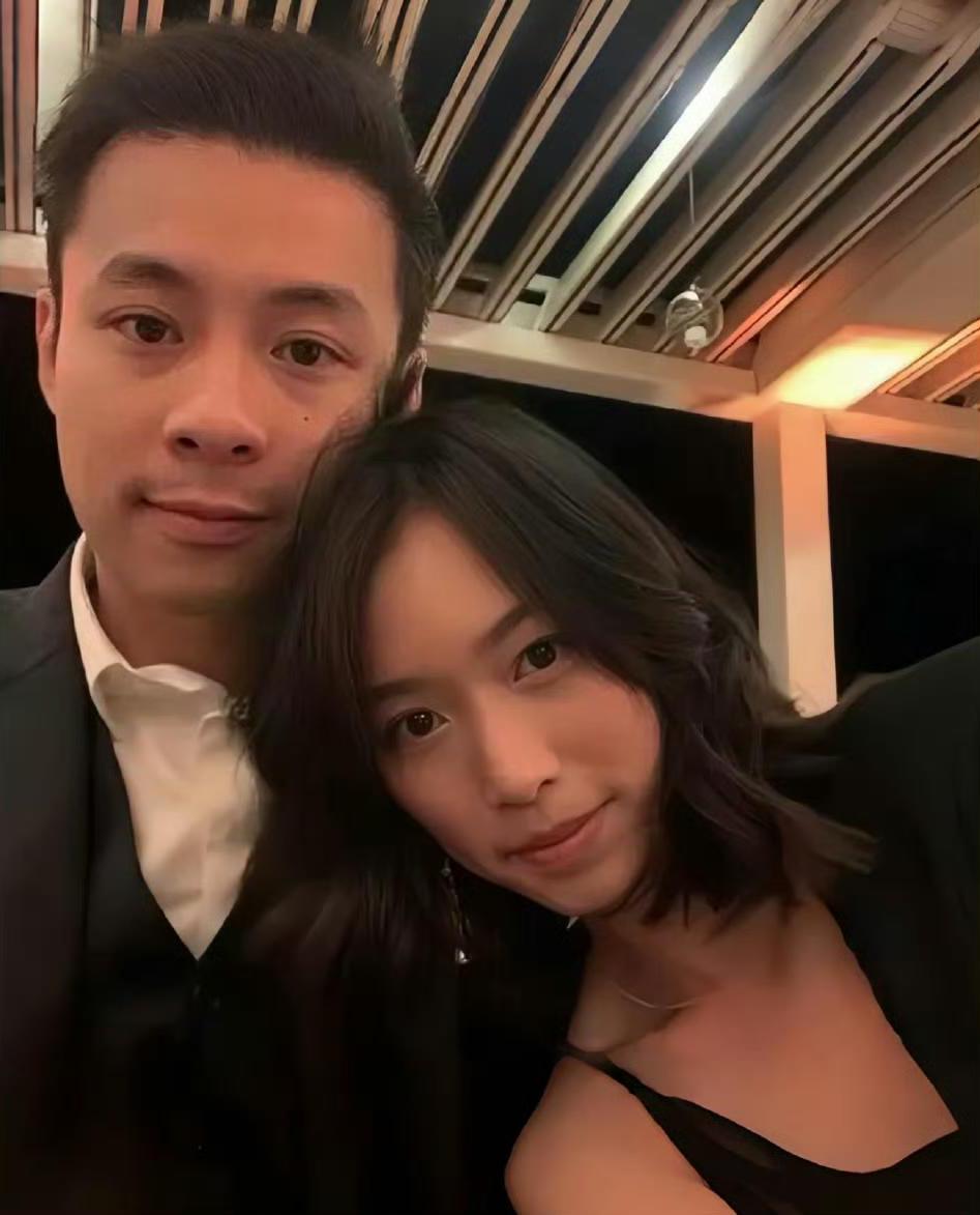 霍家三公子已低调完婚
刚刚特地去查了一下霍启仁老婆
查完发现此女不简单，
这位泰