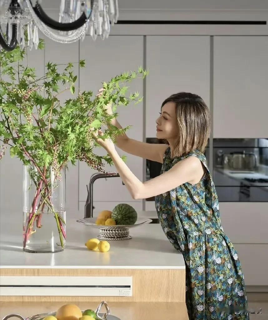终于看到和我一样想法的人了，因为之前老是刷到说王琳的生活太消极太悲观的，我完全不