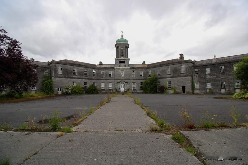 记者卧底精神病医院许多病人无异常 记者卧底精神病医院，发现许多病人并无异常，此事