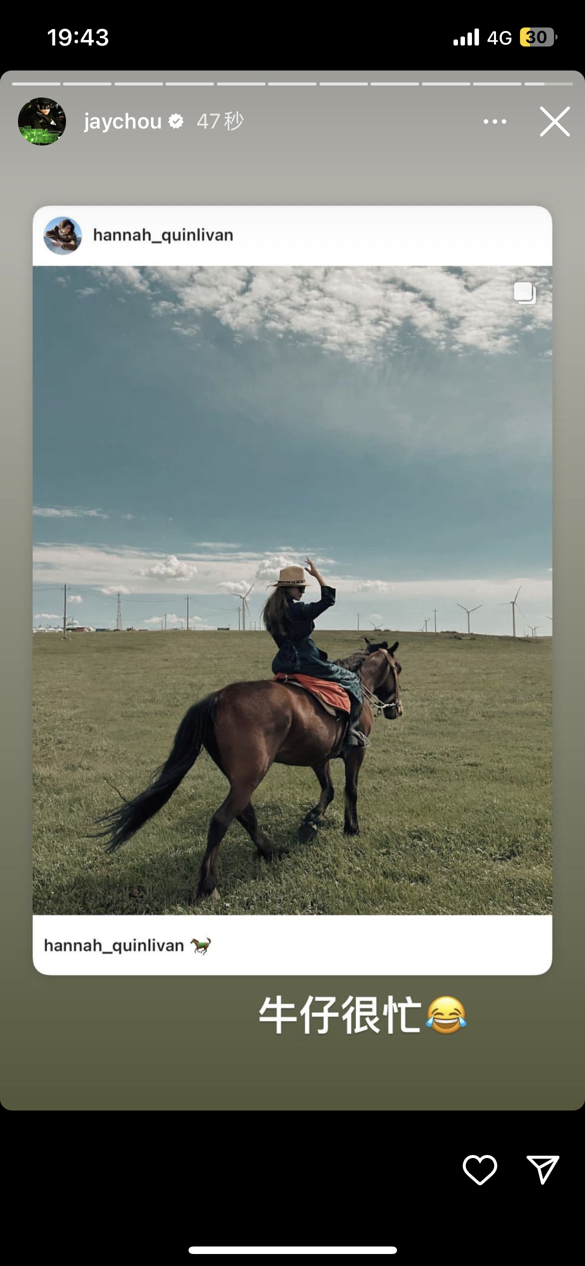 #昆凌[超话]# 演唱会要开始也不影响评价一下老婆的动态[并不简单]​​​