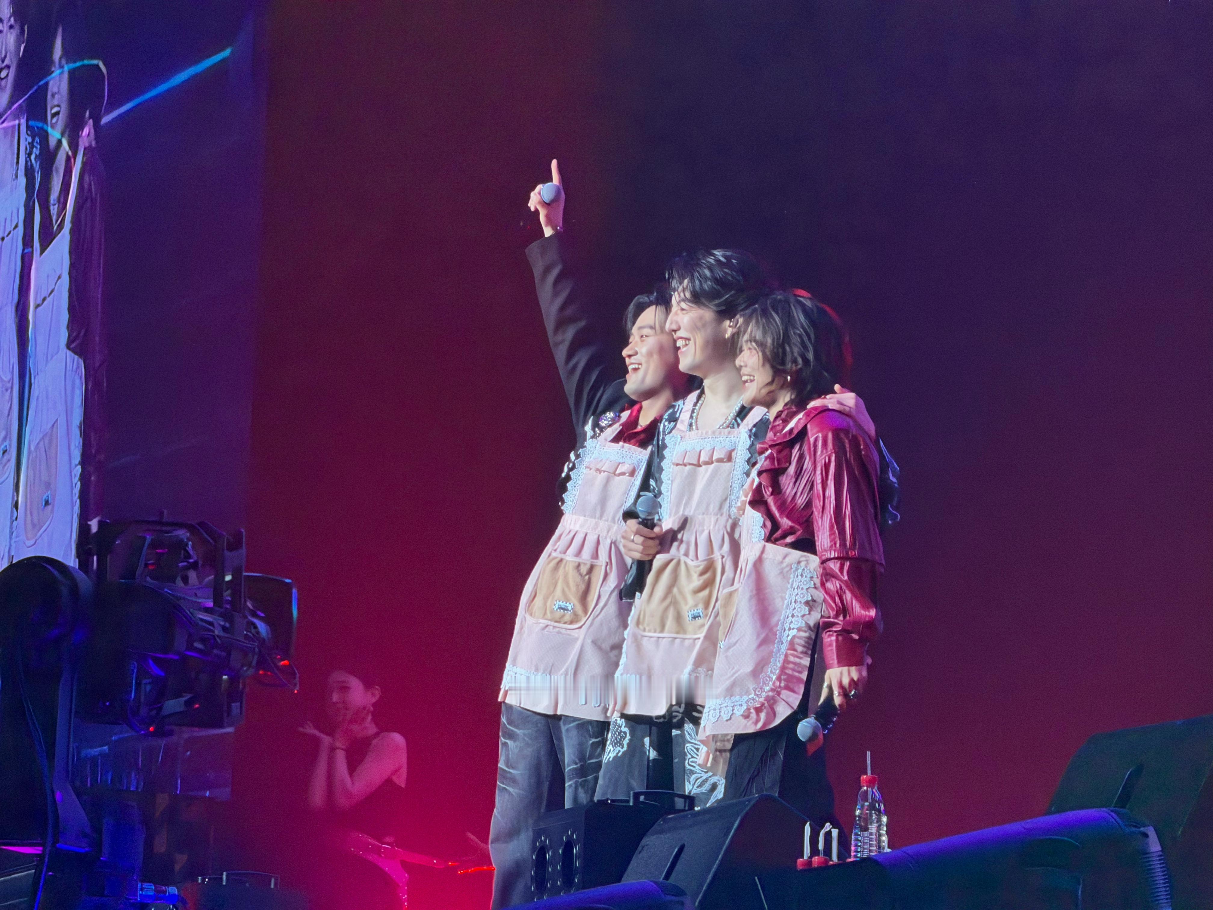 魔力sir巡演性价比内娱无代餐魔力sir上海巡演直开32首 没想到综艺还有售后，