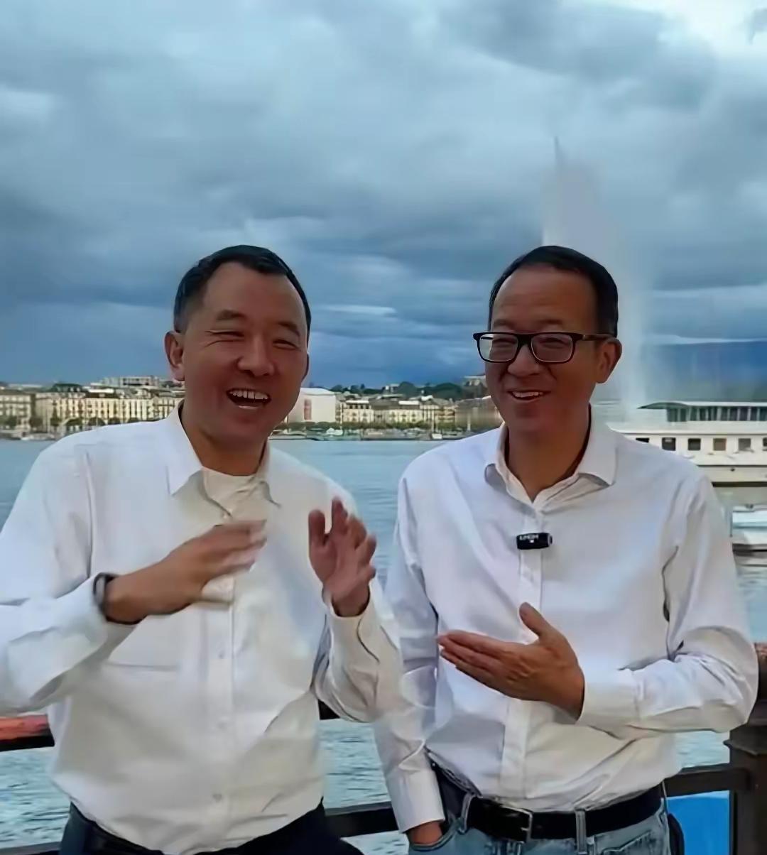 俞敏洪当众说陈行甲——
“你就是来蹭吃蹭喝的吧”，
全场哄笑。陈行甲站在一旁，没
