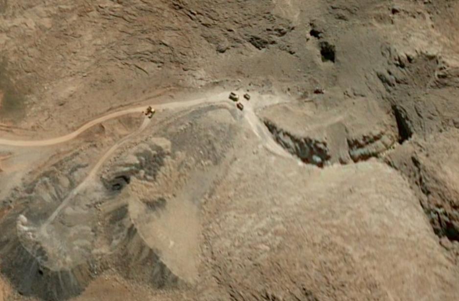 【利用停火期，伊朗急清废墟取导弹】

美伊停火期间，伊朗方面也没有闲着，他们正利