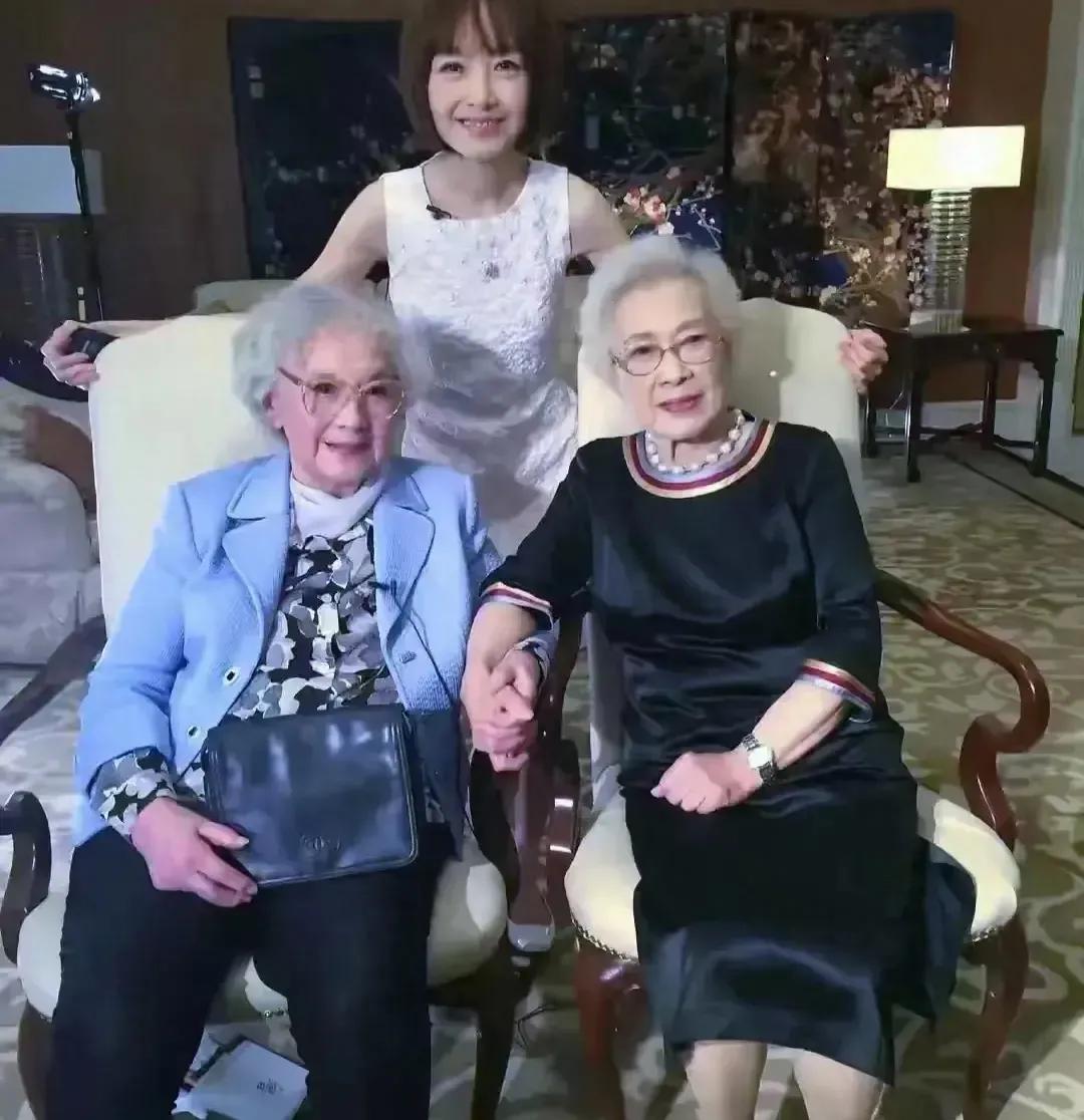 说起来咱们国家那会儿的电影可是杠杠的，特别是秦怡和王丹凤这两位老戏骨，那演技，简