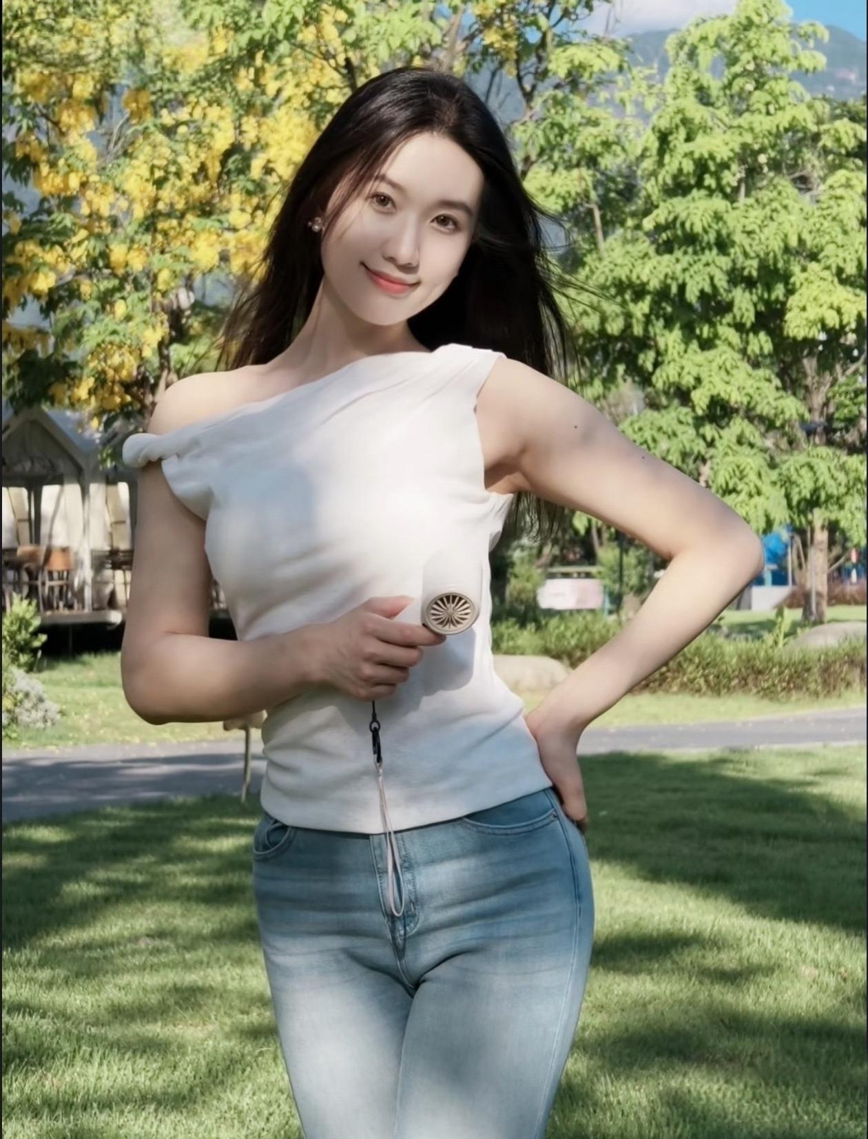 轻松自然，尽显青春活力！