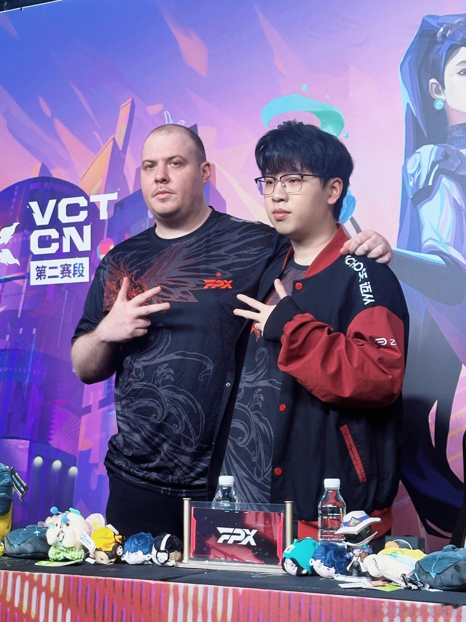 FPX采访合照FPX排位赛战胜WOLFPX排位赛对阵WOL