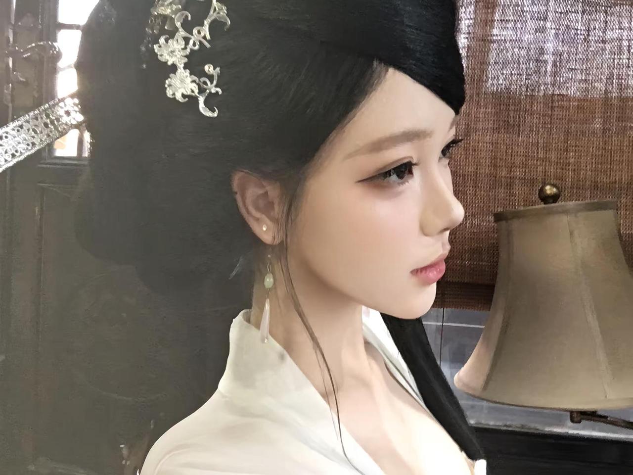 你和她有情 那我呢。