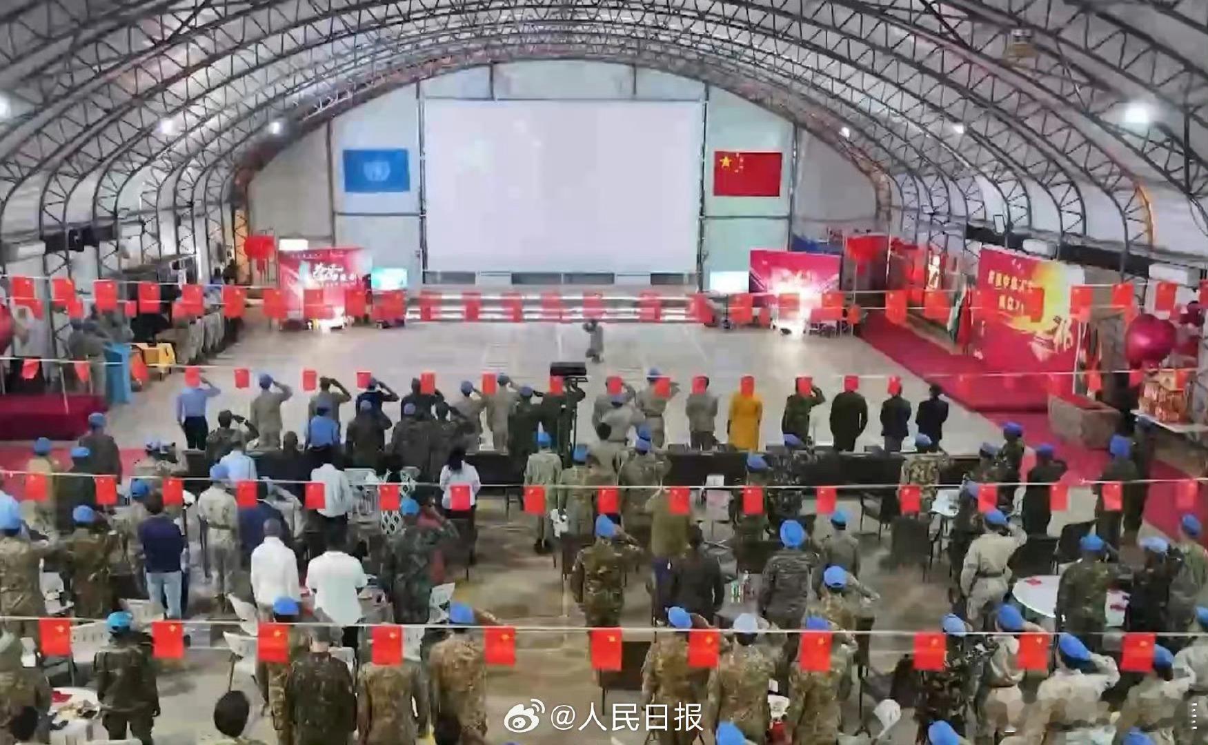 精忠蓝盔[超话]致敬中国军人致敬中国蓝盔 致敬！中国维和官兵被授予联合国和平勋章