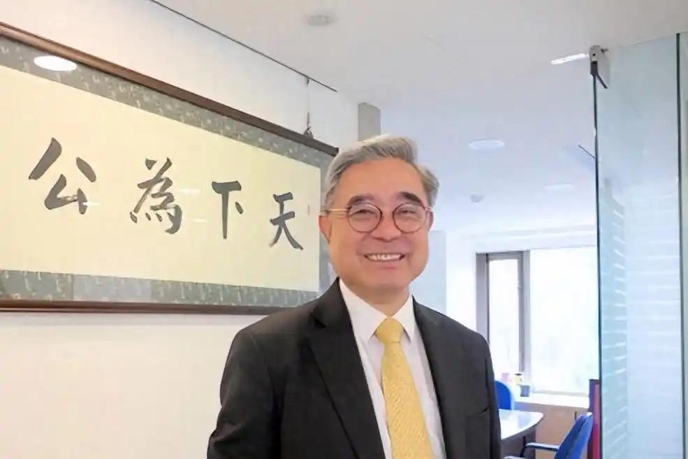 新党正式且硬气表示，接受由解放军负责台湾防卫；接受特定条件下达成和平统一，台湾成