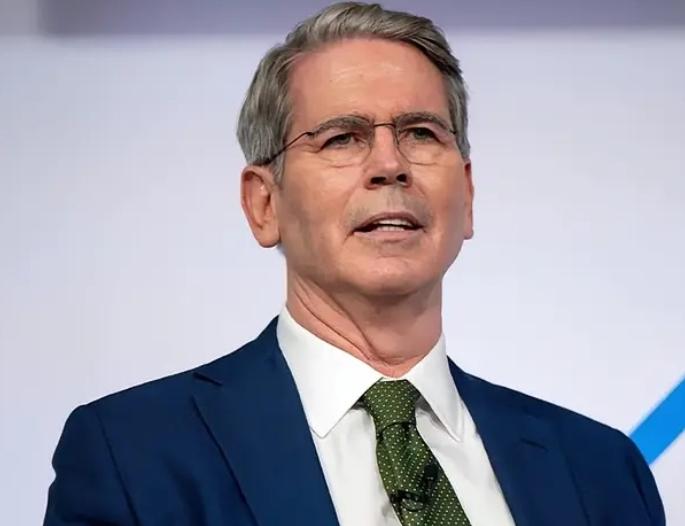 美国这波操作，真是把“又当又立”演绝了

贝森特跑出来说“允许”伊朗油轮过霍尔木