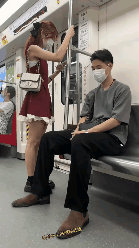这小伙子是个人才，把女孩子整蒙了。[呲牙][呲牙][呲牙]