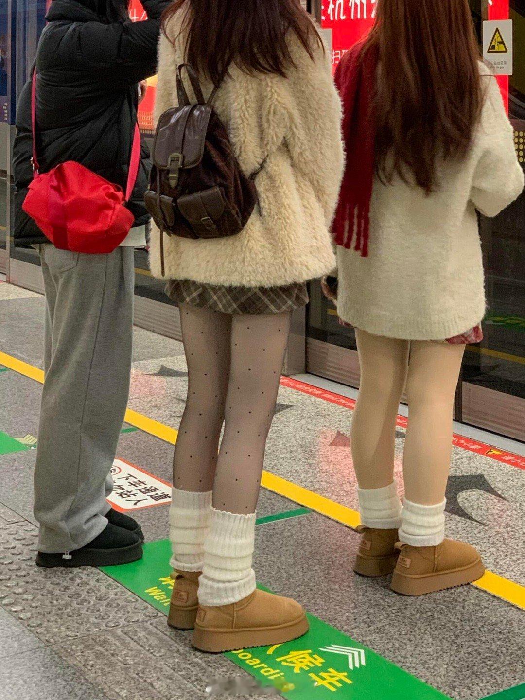 感觉极瘦的人都爱穿点露腿的…|||图片是本人，出门被说瘦子穿这种完全撑不起来，干