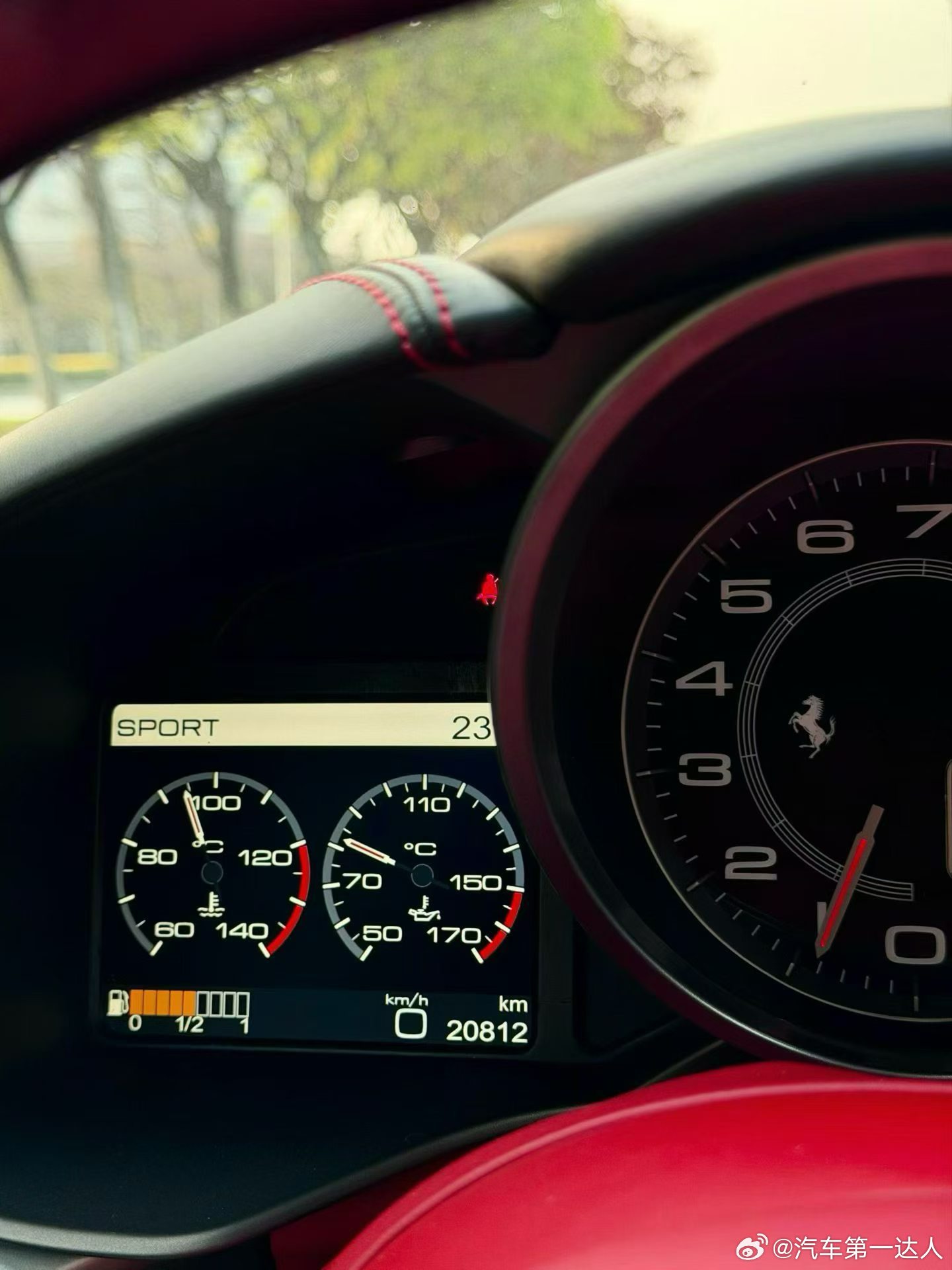 人生没有白走的路，每一步都算数。就像这台18年法拉利F12，两万公里的征程，褪去