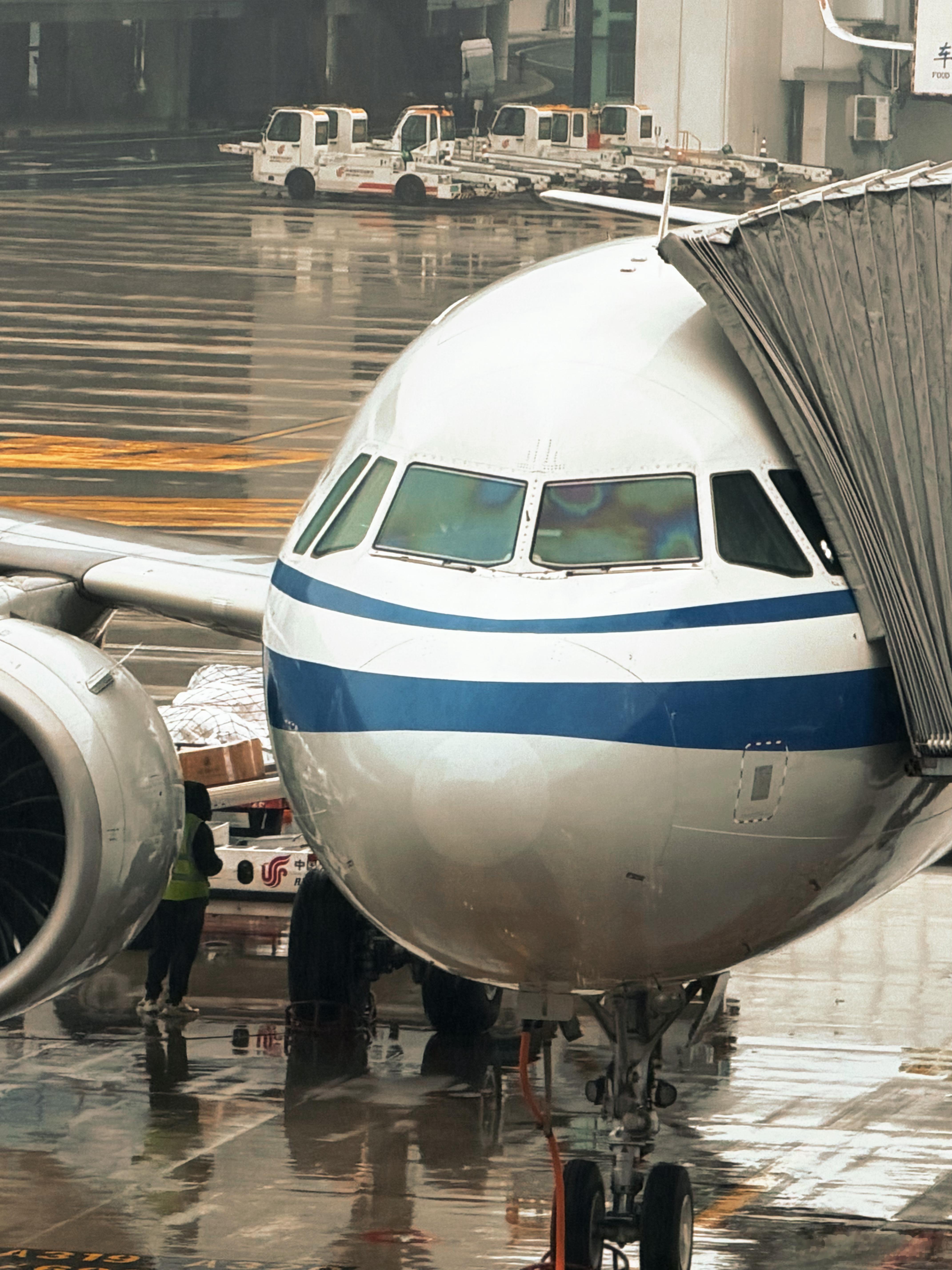 继续飞，杭州阴雨绵绵 杭州·杭州萧山国际机场