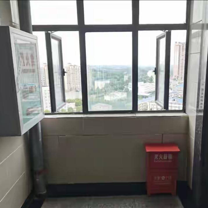 痛心！3岁女童家门口坠亡，家属起诉开庭
 
太惨了！2025年7月8日，湖北孝感