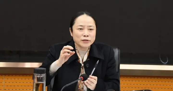 仇珂静，主动向组织交代问题