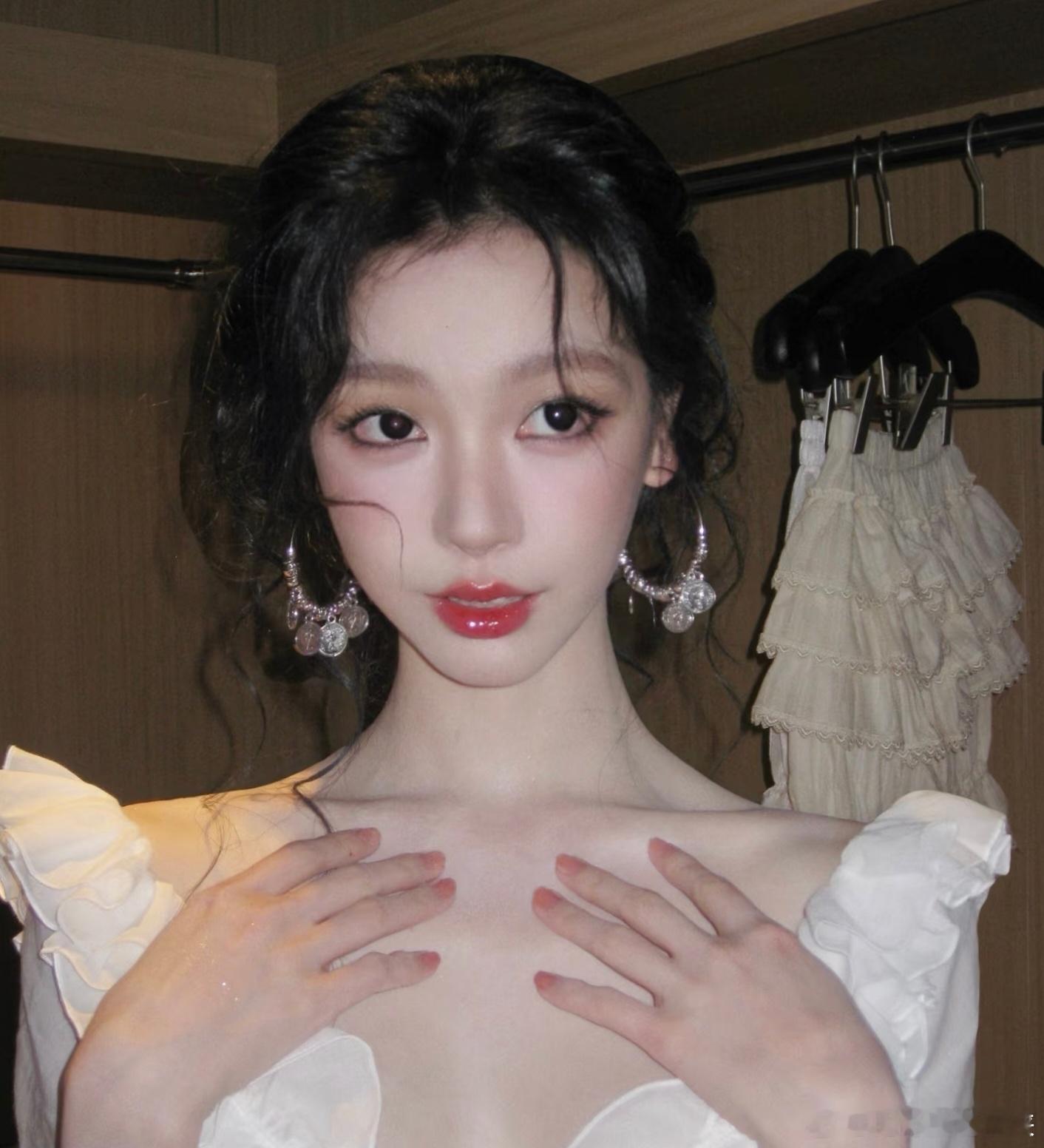 胡彦斌易梦玲怎么认识的，这哥每次爆出恋情都让我有一种八竿子打不着的两个人居然会在