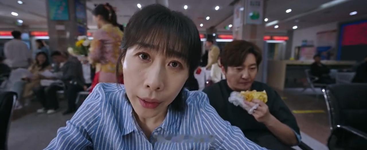 《迷墙》第1集，看了余鸣和文一彤到民政局离婚的这一段，我发现：

余鸣的的性格是