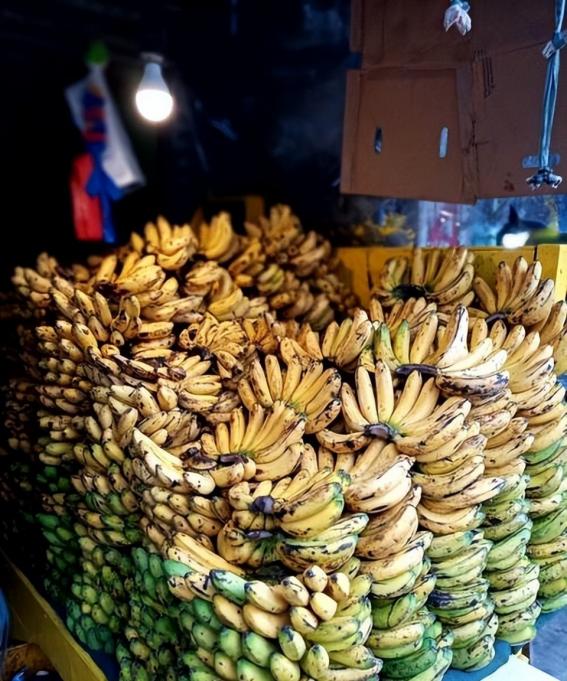 中国停止进口菲律宾香蕉之后，菲律宾香蕉行业协会主管，曾经当众表露过不满情绪，他说