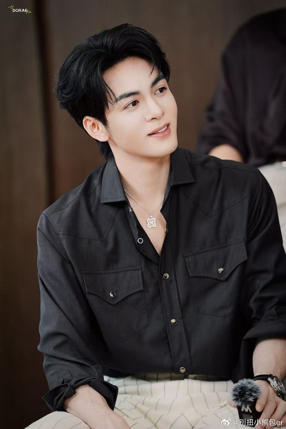 曾舜晞在愚人节当圣诞老人 曾舜晞在愚人节当圣诞老人愚人节惊喜满满！曾舜晞变身圣诞