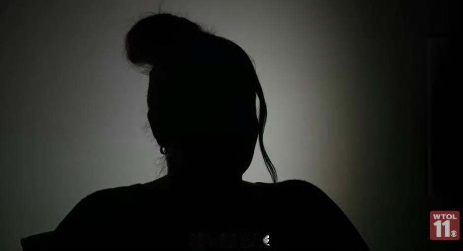 骇人听闻！美国外科医生趁女友熟睡强灌堕胎药，6项重罪被起诉
 
美国俄亥俄州一桩