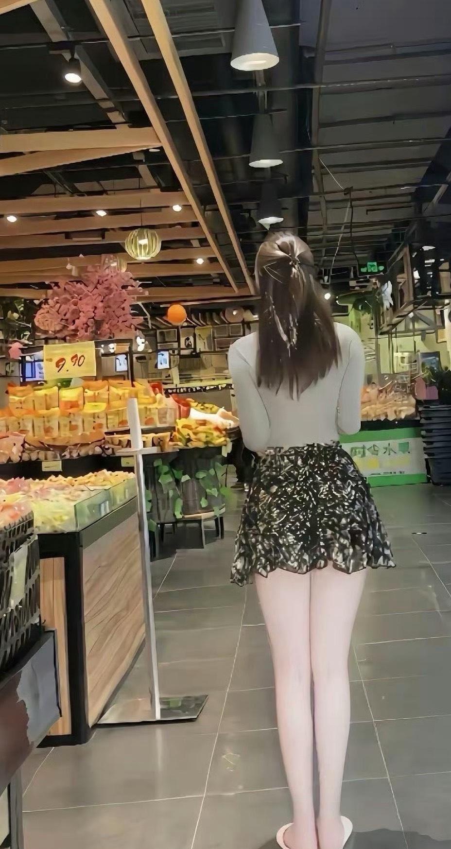 太热了，没什么胃口，中午吃什么是个让人头疼的问题。