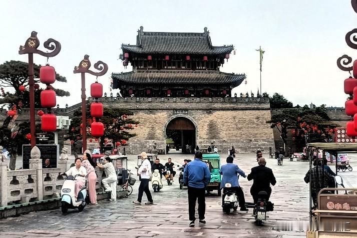 晒图笔记大赛大运河畔浚县古城，人少景美，平时游客不多，可以漫游，上下班高峰還會堵